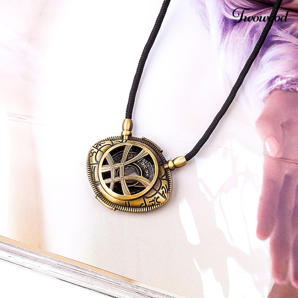 Kalung Dengan Liontin Agamotto Glow in The Dark Untuk Unisex