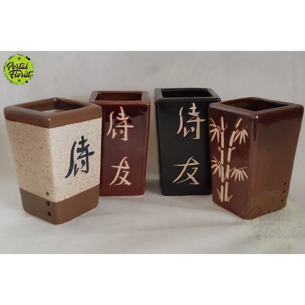 Pot Keramik Segiempat Tinggi Karakter