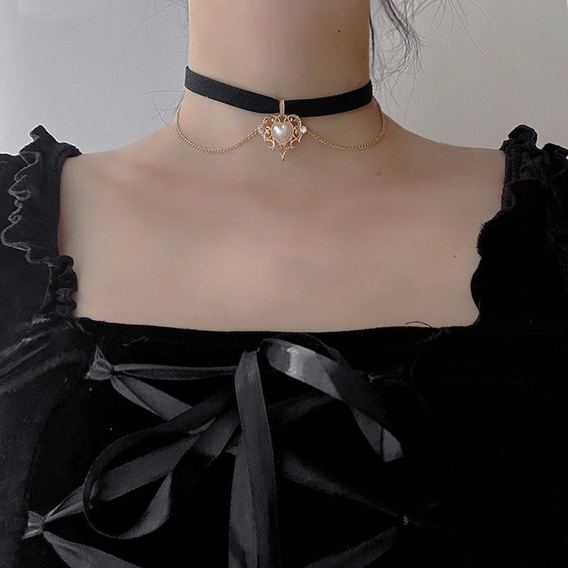 Kalung Choker Pendek Bahan Velvet Dengan Liontin Hati Peach Gaya Retro Untuk Wanita