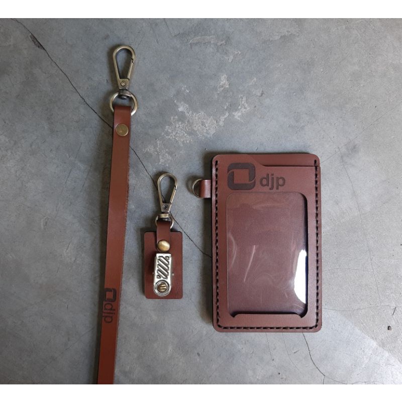 

NAME TAG KULIT ASLI ID CARD KULIT LANYAR KULIT