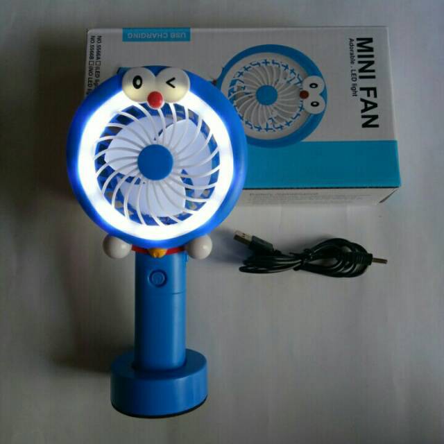 KIPAS GENGGAM / MINI FAN PORTABLE  DORAEMON / HELLOKITTY ADA LAMPU LED