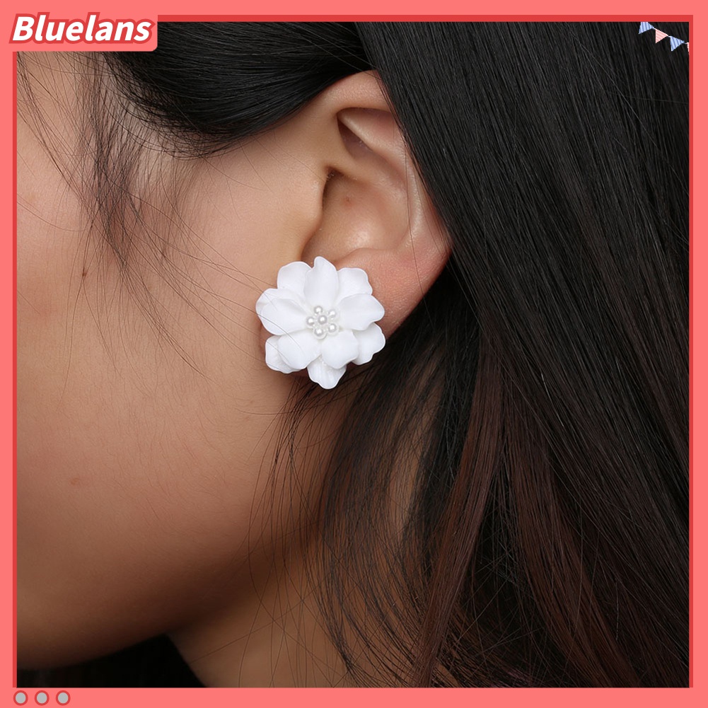 Anting Stud Bentuk Bunga Aksen Mutiara Tiruan Bahan Resin Untuk Wanita