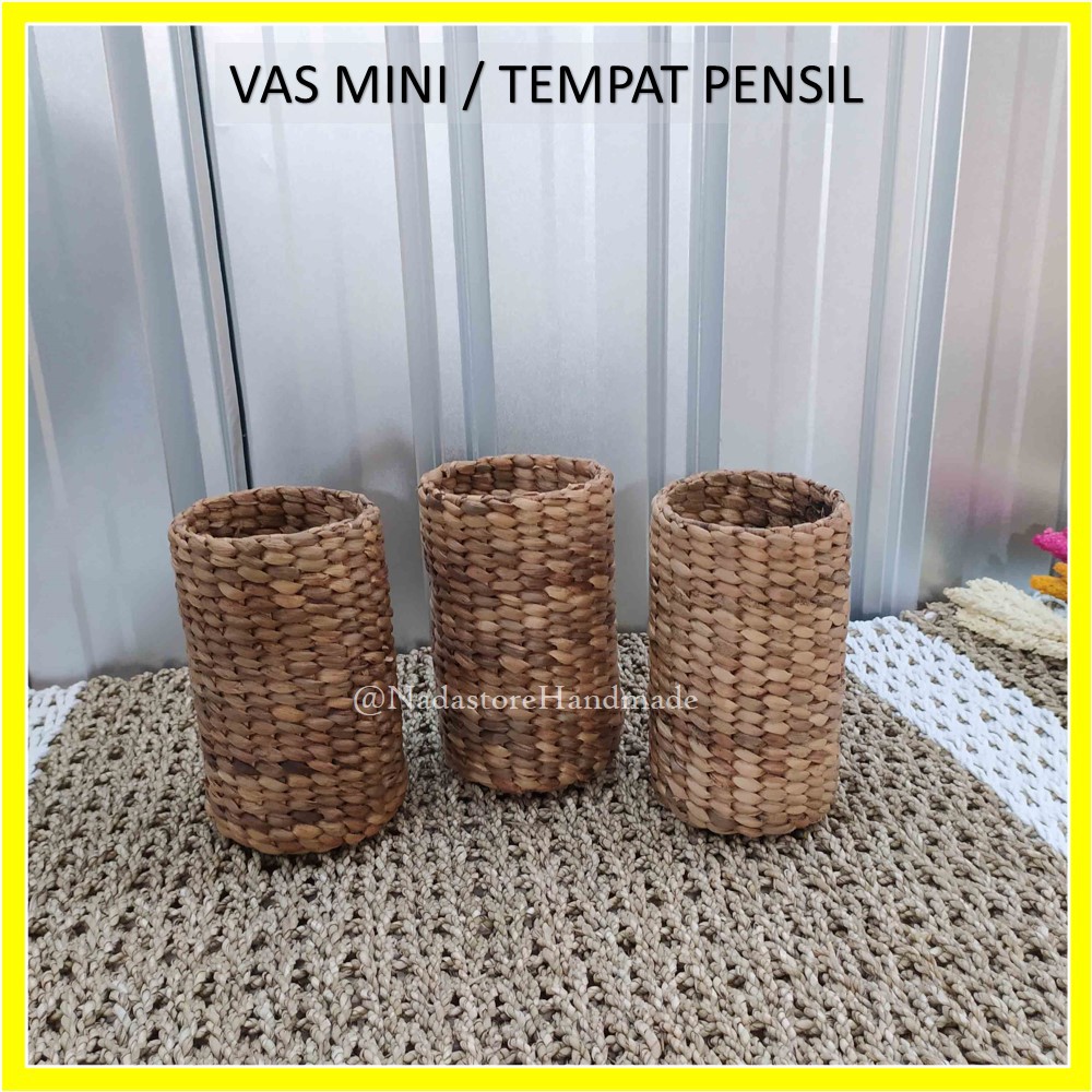 Vas bunga kering / Tempat Sendok Anyaman Enceng Gondok Tinggi 20 cm