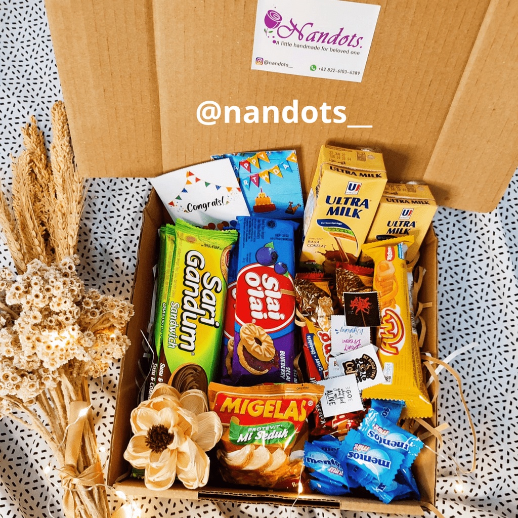 

Hampers Snack / Gift box Snack / Hadiah Wisuda / Kado Ulang Tahun / Hadiah Anniversary/