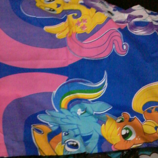 Sarung Bantal Cinta Bola