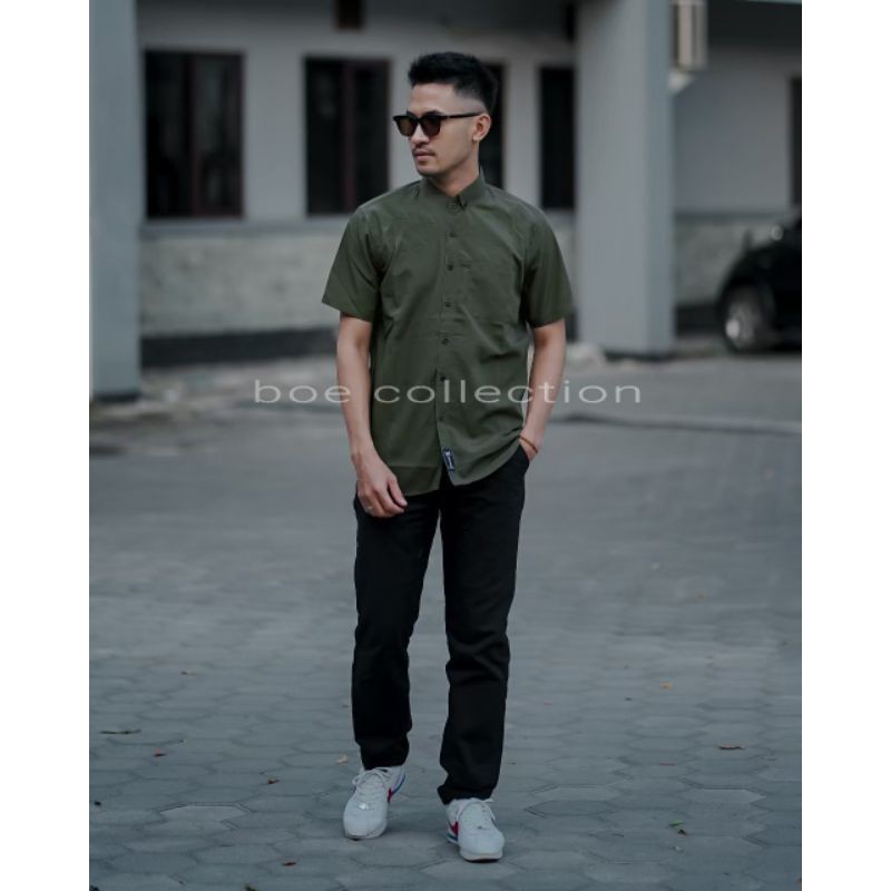 Kemeja Pria Lengan Pendek Polos ~ Kemeja Polos Distro ~ Kemeja Terlaris ~ Kemeja Polos ~ Pakaian