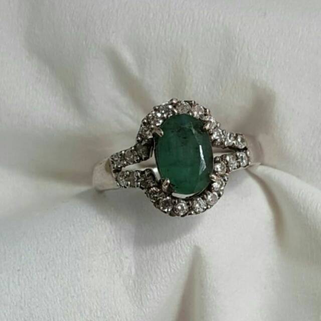 Batu cincin zamrud