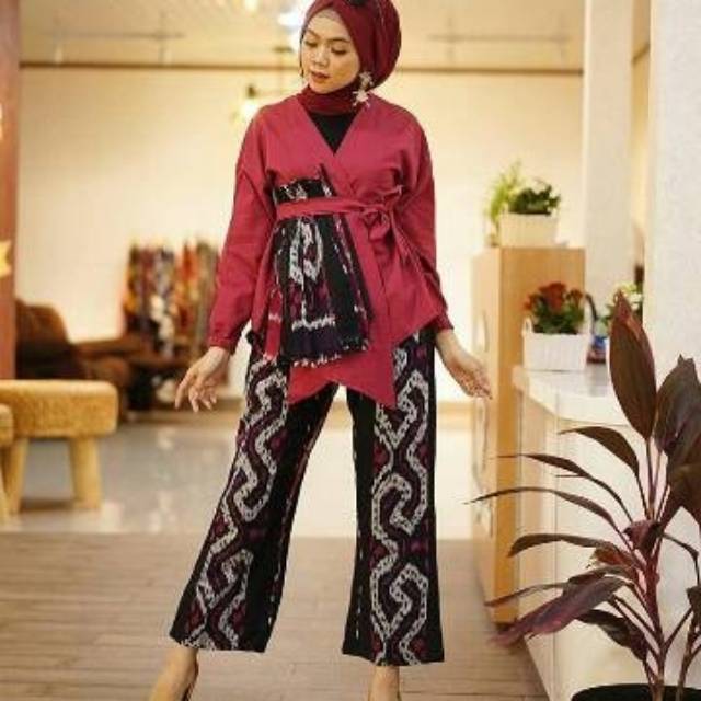 Set celana kulot tenun blanket dan atasan warna merah