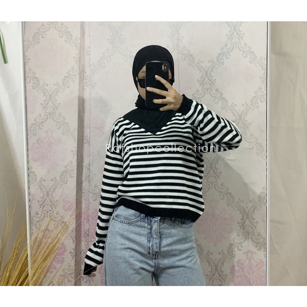 OUTWEAR SWEATER CROP RAJUT MOTIF GARIS