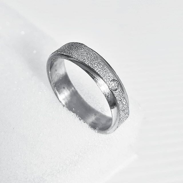 CINCIN TITANIUM PASIR SILVER POLOS DAN GARIS ANTI LUNTUR ANTI KARAT / CINCIN PRIA WANITA ANAK COUPLE TUNANGAN / DUNIAGELANG.ID