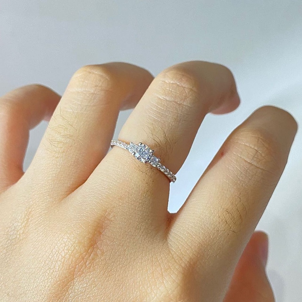 Banyak motif yaa Cincin anak dan dewasa emas asli kadar 75 17k putih branded love solitaire infinity selisih smiley permata 1 like diamond horseshoe mas whitegold ring mewah setengah 2 gram gr baris aesthetic