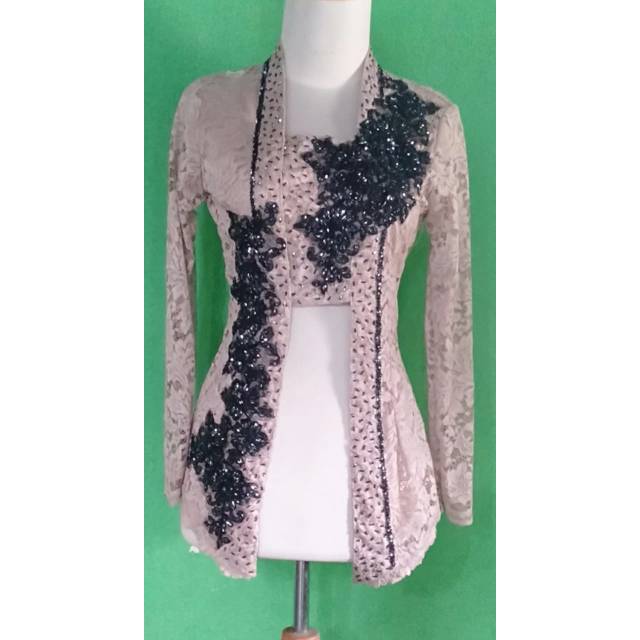 Kebaya kutu baru / kebaya sinden / kebaya akad / kebaya singer / kebaya penyanyi / kebaya wisuda
