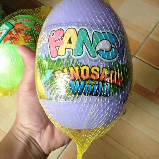 Fancy Surprise Egg Mainan Bola Kejutan Dinosaurus Besar ukuran 17 cm