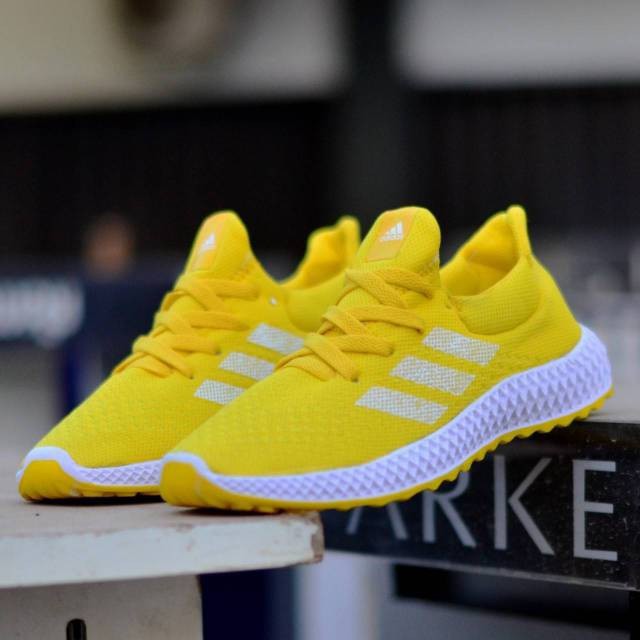 Sepatu Running Sneakers Santai Wanita Adidas Ultraboost Abu Pink