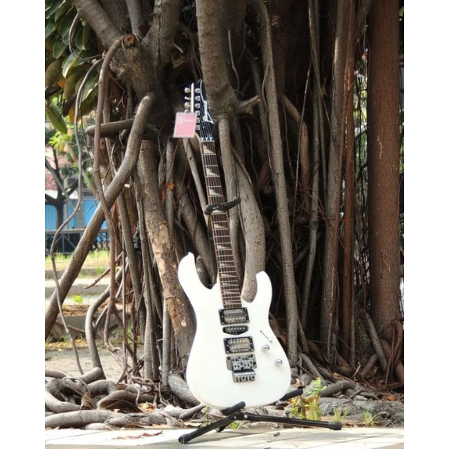 Gitar Listrik Ibanez Prestige putih