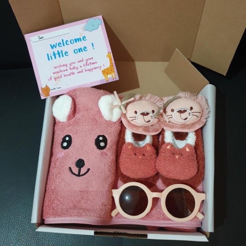 Hampers Bayi | Kado Bayi | Hampers baby boy | Hampers Baby Girl | Kado Lahiran | Baju Bayi | Handuk Bayi-FLO HK KK-Merah