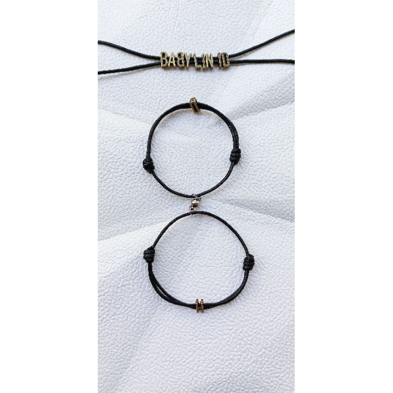 GELANG INISIAL COUPLE MAGNET HURUF LOGAM CUSTOM PRIA DAN WANITA