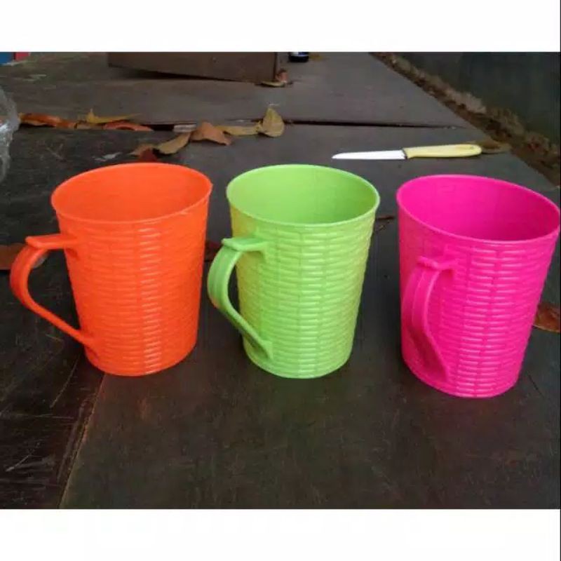 Cangkir plastik/gelas plastik anyam reivo besar