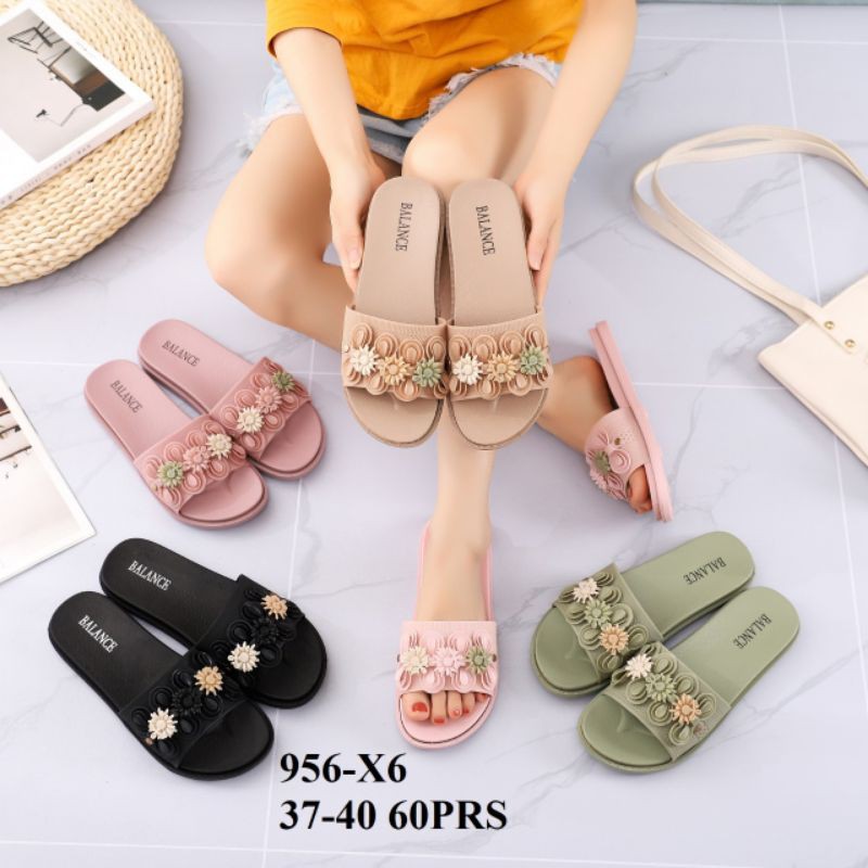 New BLC 956-X6 Sandal Jelly Bunga Persik  Bacadeskripsi