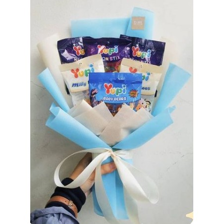 Buket Snack Yupi serba biru / jajan / makanan / wisuda / ulang tahun murah Bucket snack HANYA BUKET