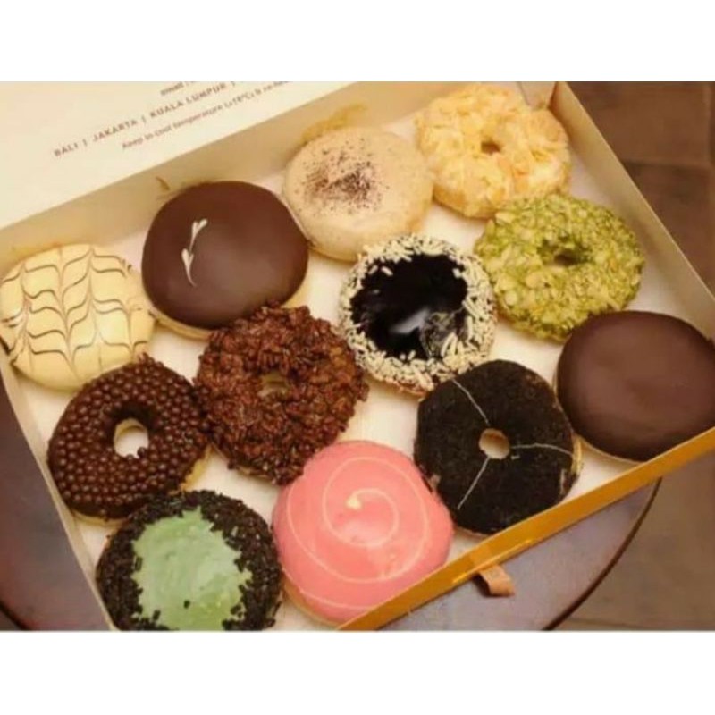 

ORIGINAL JCO DONUT 2 LUSIN selalu baru fresh tiap hari