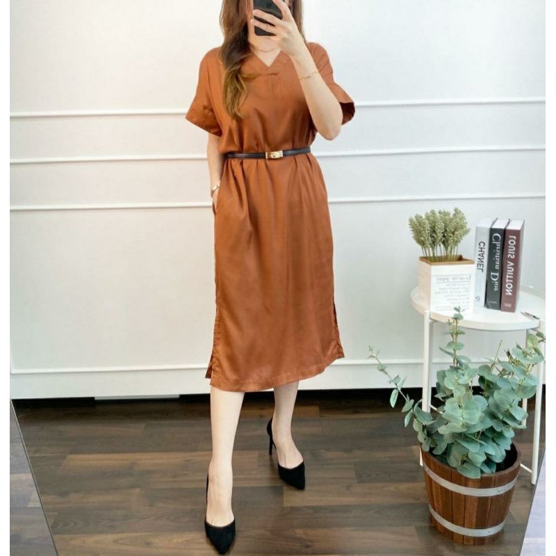 Harriet Dress (Dress midi polos rayon kerah V)