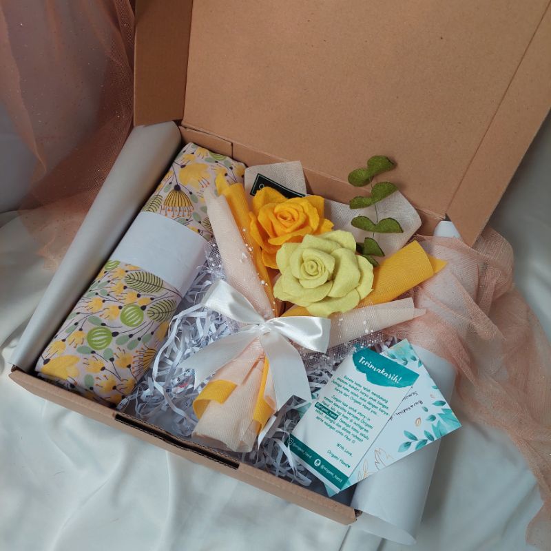 Flower Hijab Box/Hampers Hijab/Gift Box (Wolfis / voal)