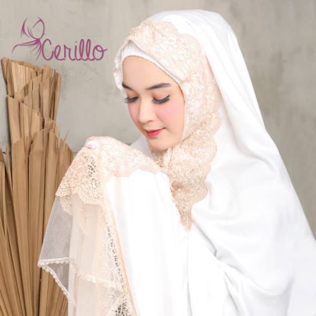 Mukena Renda Syahrini