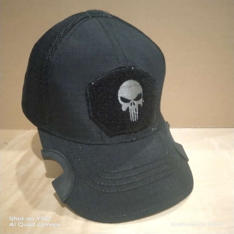 Topi punisher tengkorak