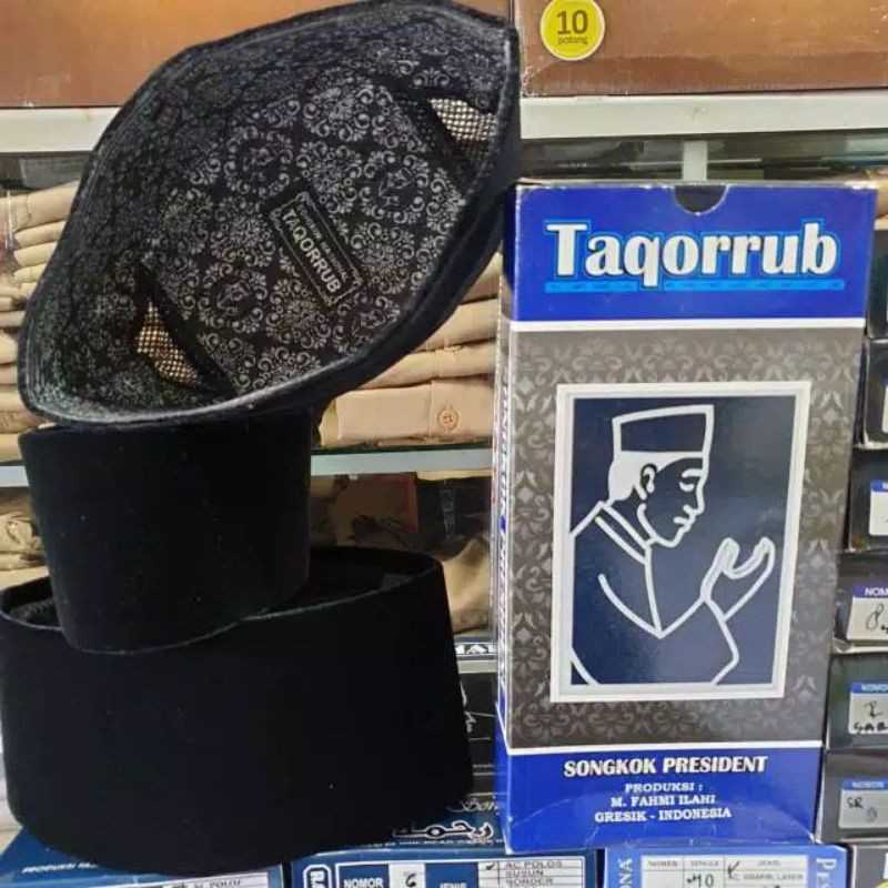 Peci TAQORRUB Bahan Buludru Hitam Polos
