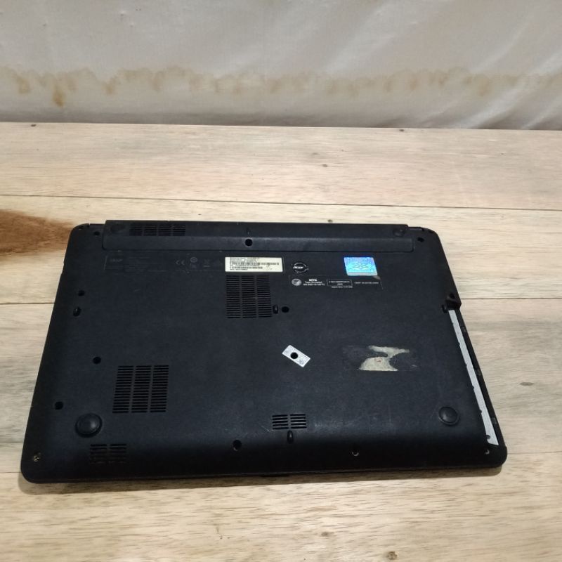 casing case laptop acer z1402