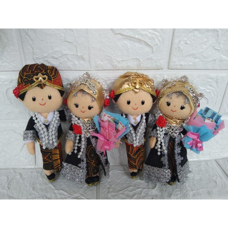 boneka pengantin
