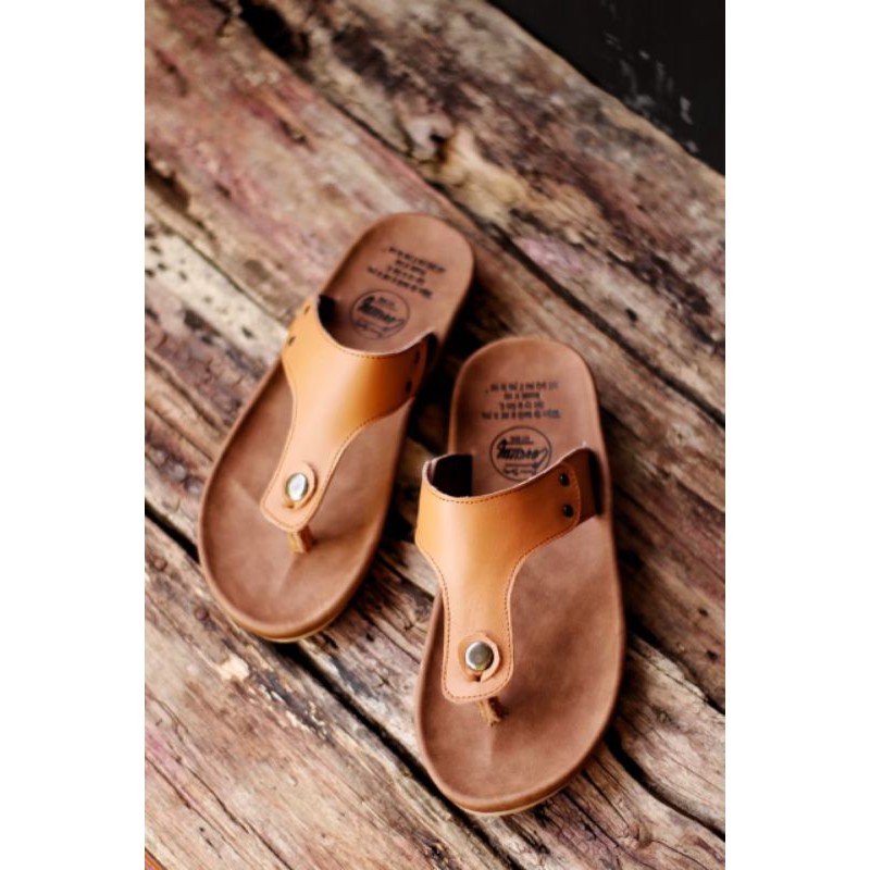 SANDAL PRIA KULIT ASLI | CEVANY CLOVER TAN - Bergaya Trendy Jalan2 Santai Sehat Sehari-hari