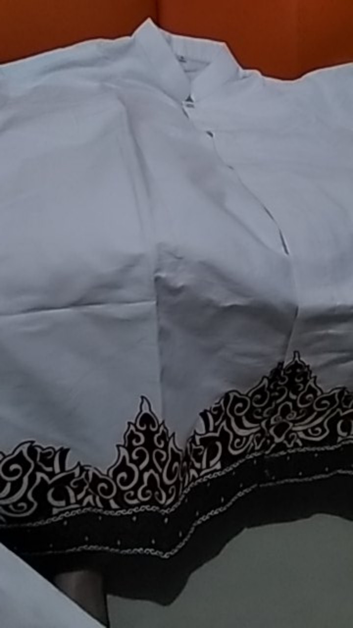 Batik Solo Modern Motif Tumpal Putih Setelan Sarung Dan Koko(full Furing)