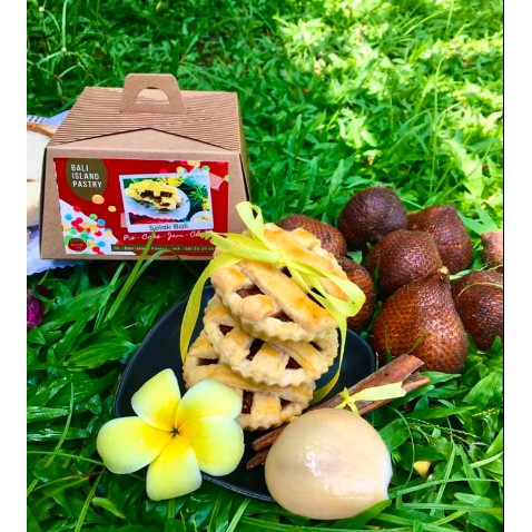 

SALAK BALI PIE ISI 8 PIES KADO UNIQUE