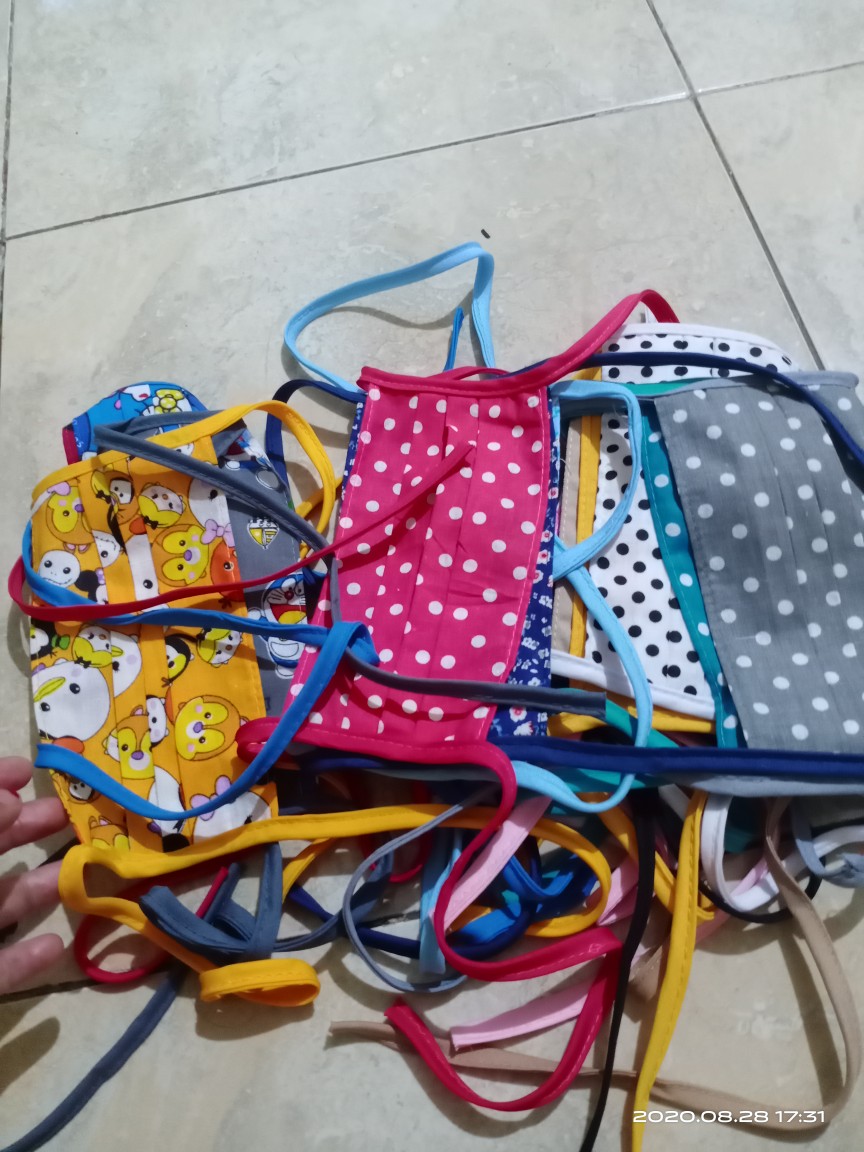 Masker Kain Polkadot Magenta Free Plastik