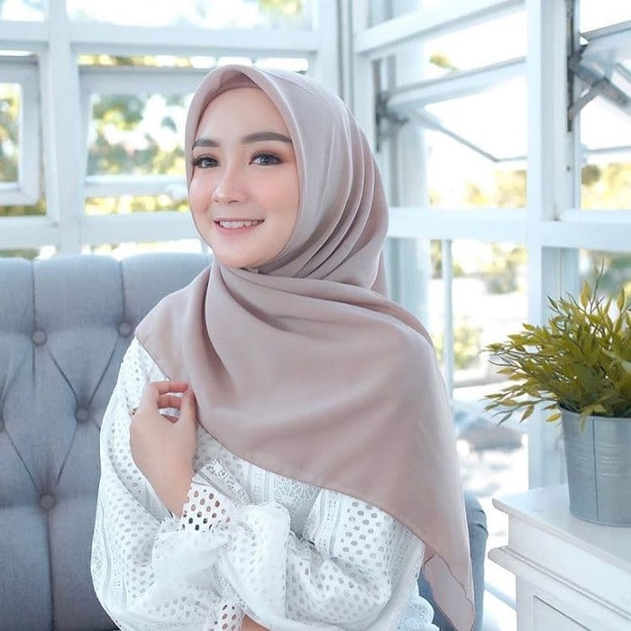 [COD] Bella Square Jilbab Segi Empat Variasi A Double Hycon-Latte