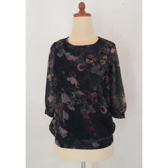 Baju Preloved Blouse Wanita Motif Bunga Hitam Eprise