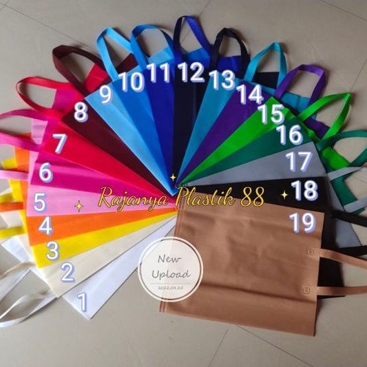 

Tas Spunbond Goodiebag 25x35 x8cm Handle Lipat Samping