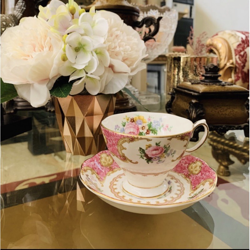 Tea Cup Saucer Royal Albert Lady Caryle / Mewah Cantik
