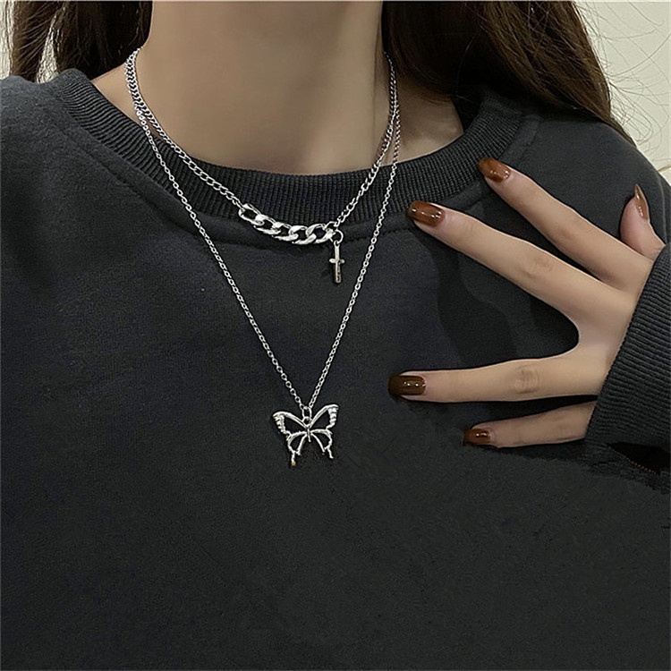 Double layer twin butterfly kalung wanita kalung cross hip hop trendi keren Tahun Baru sweater jarin