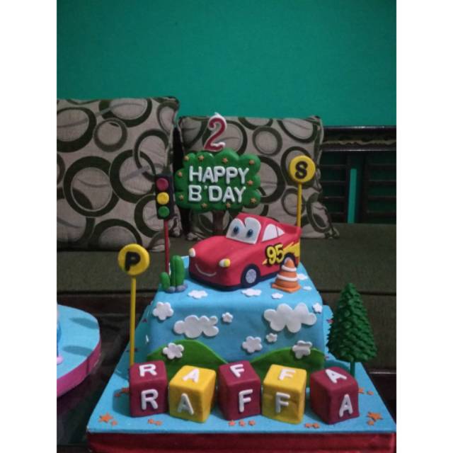 

KUE ULANG TAHUN CAR MACQUEEN