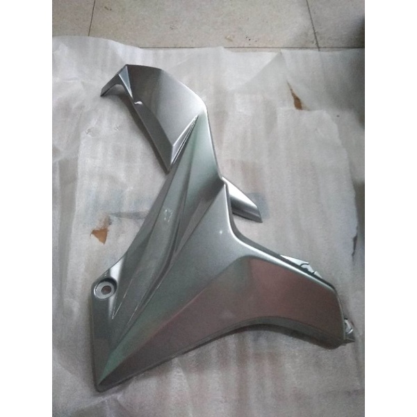 cover legshield tebeng sayap kanan warna silver honda blade lama old ori original asli honda 64460-K