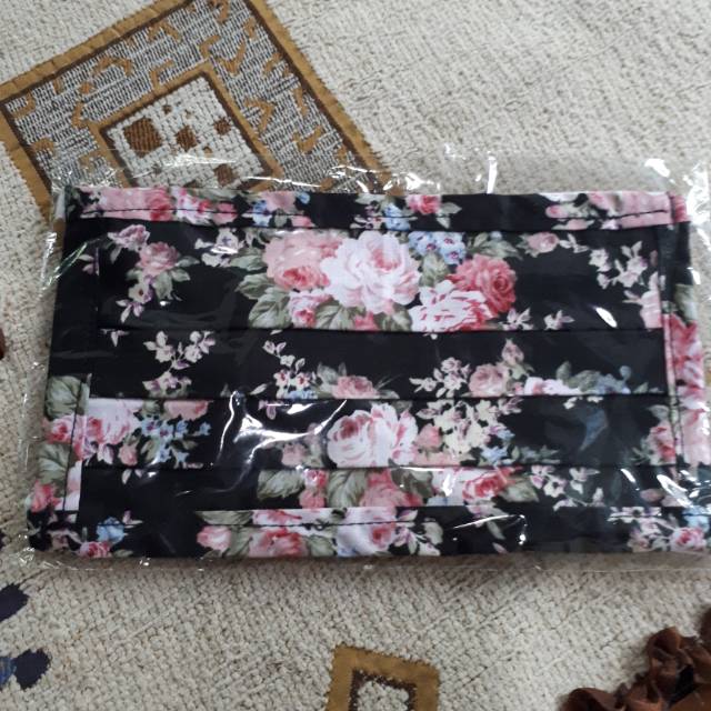 Masker kain tali karet