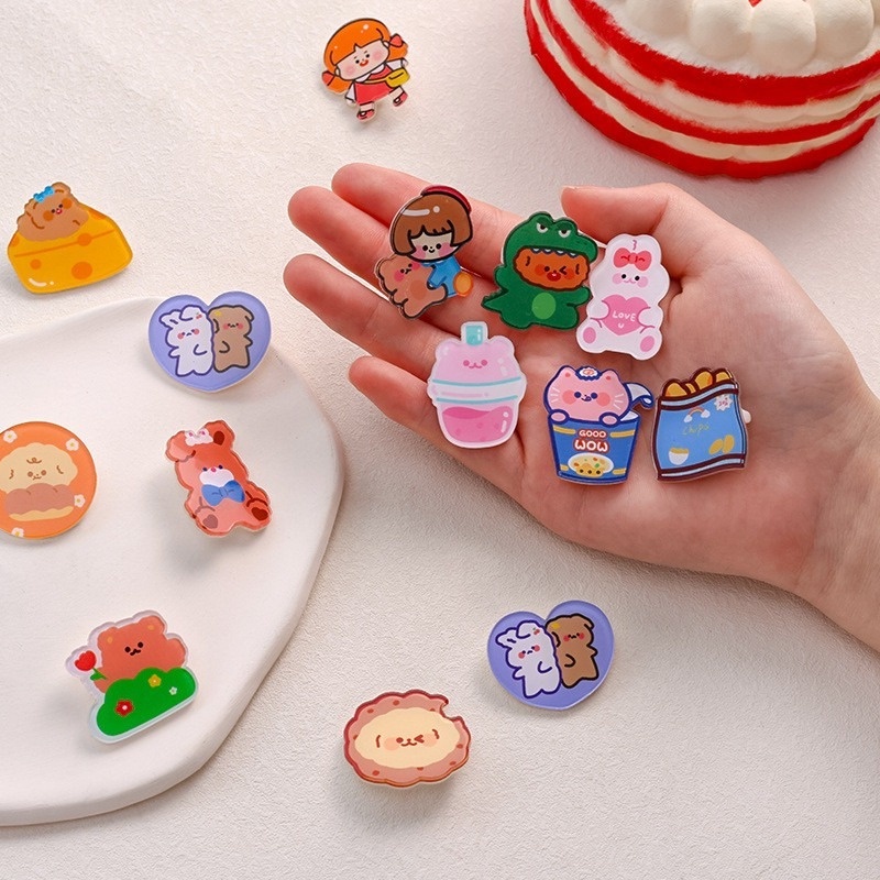 Pin Bros Bentuk Kartun Perempuan Bahan Akrilik Untuk Dekorasi Pakaian