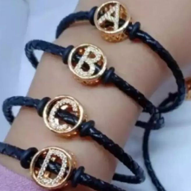 Gelang pandora liontin huruf