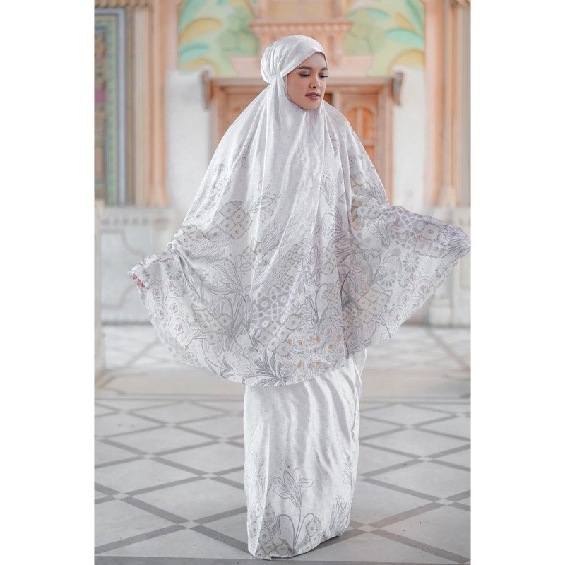 PRAYER ROBE BUTTONSCARVES Maharani White