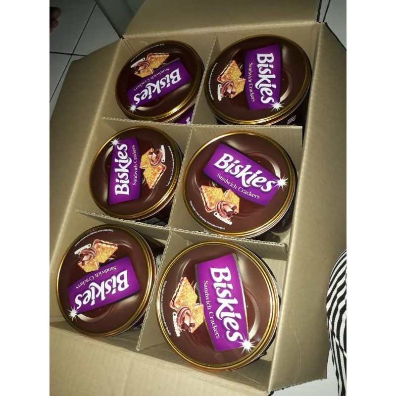 Biskies sandwich crackers coklat kaleng 306 gr