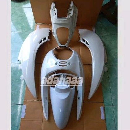 cover body halus Honda Scoopy karbu warna putih