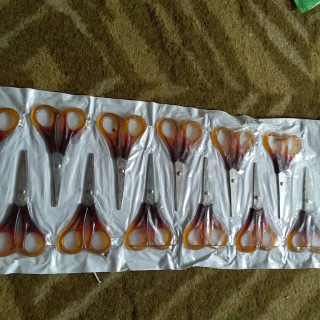 

setiap pembelian mendapat 1pcs =Gunting kecil andalan